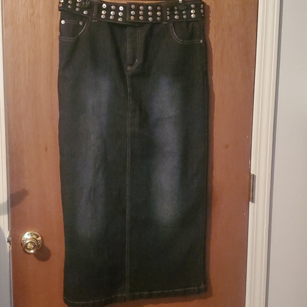 Great condition denim skirt with studed belt.